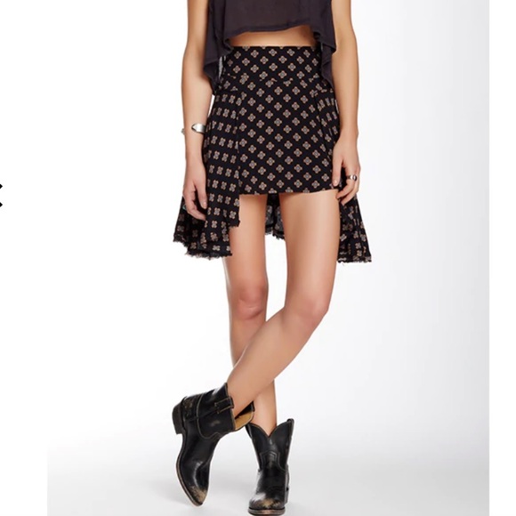NWT Free People Flowy Skater Style asymmetrical skirt. Size 6. - Picture 3 of 15